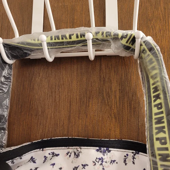 Victoria's Secret Getaway Weekend Gym  Tote Bag - Floral Brand New- Very Large! - Picture 4 of 8